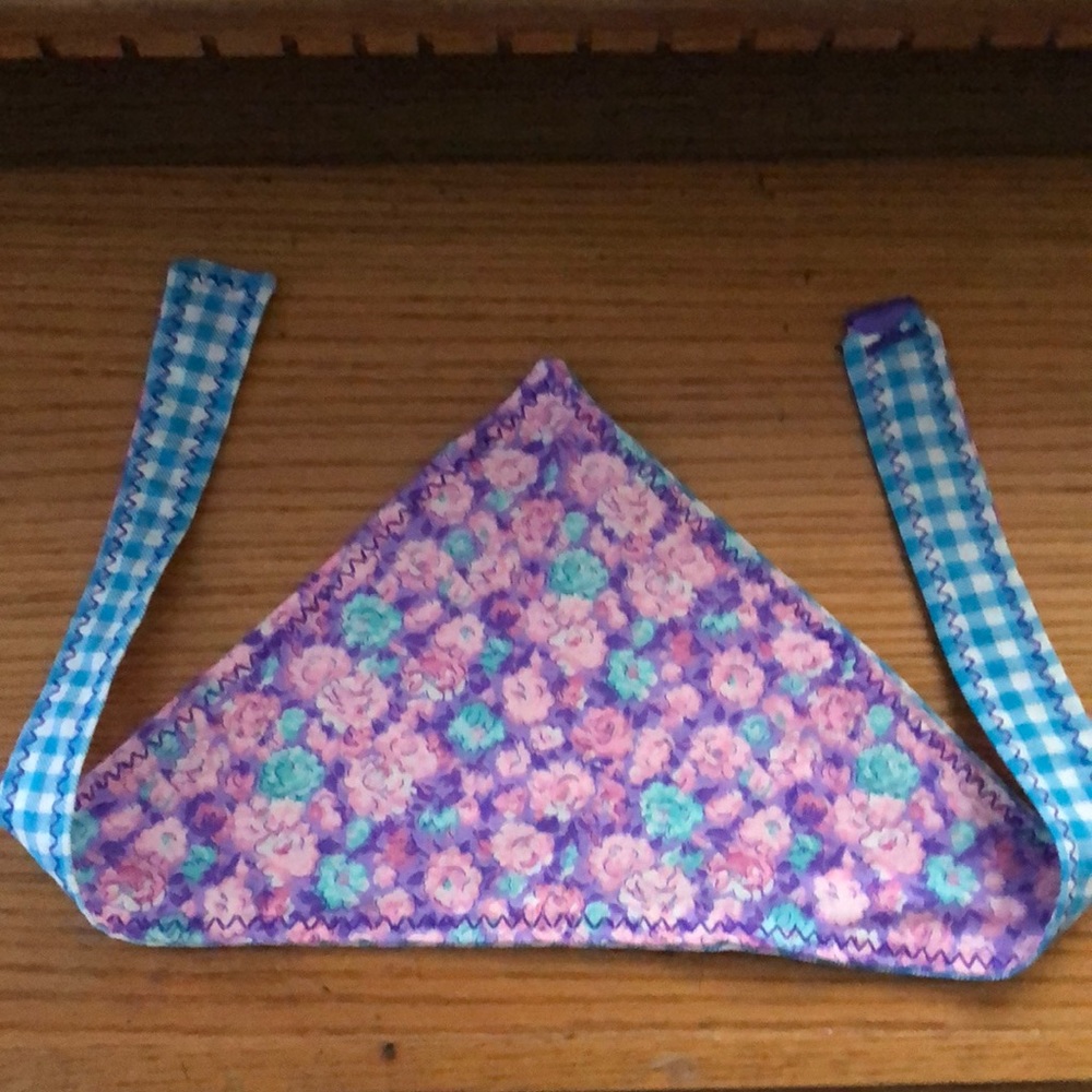Reversible dog bandanna